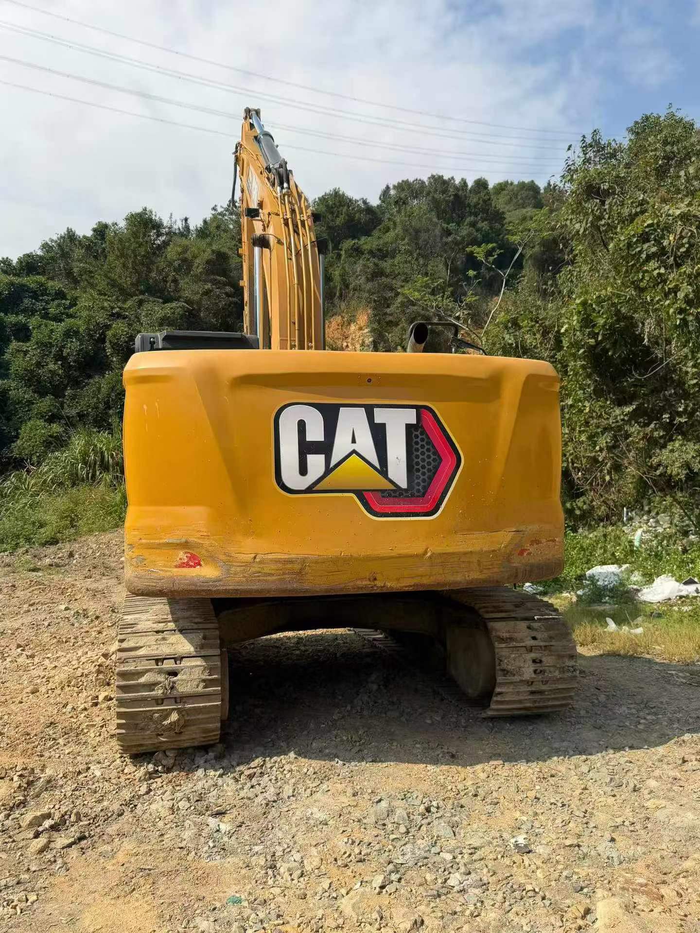 شراء حفارة Caterpillar 320A مستعملة / 2