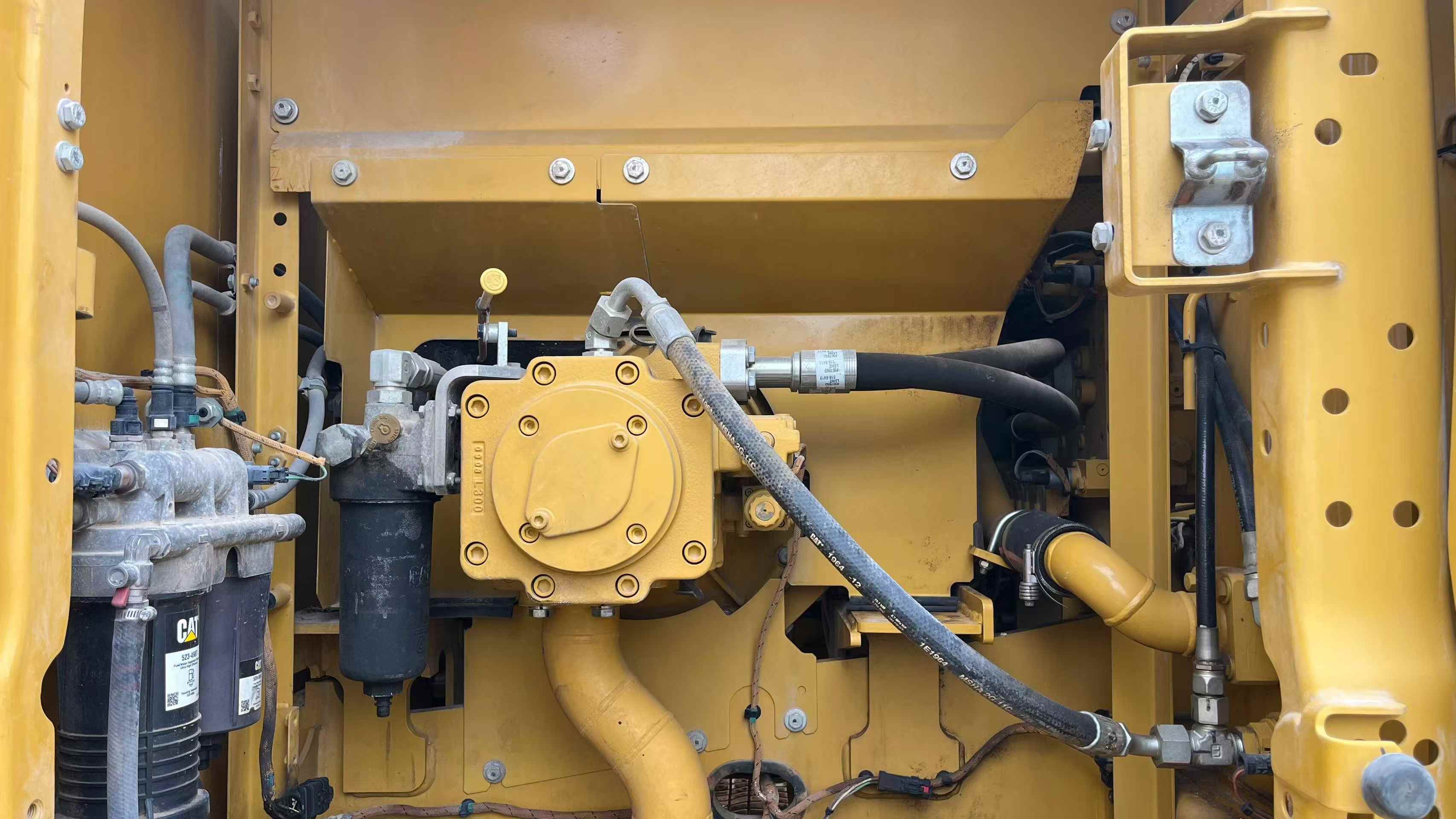 Compre Excavadora Caterpillar 323 Usada / 6
