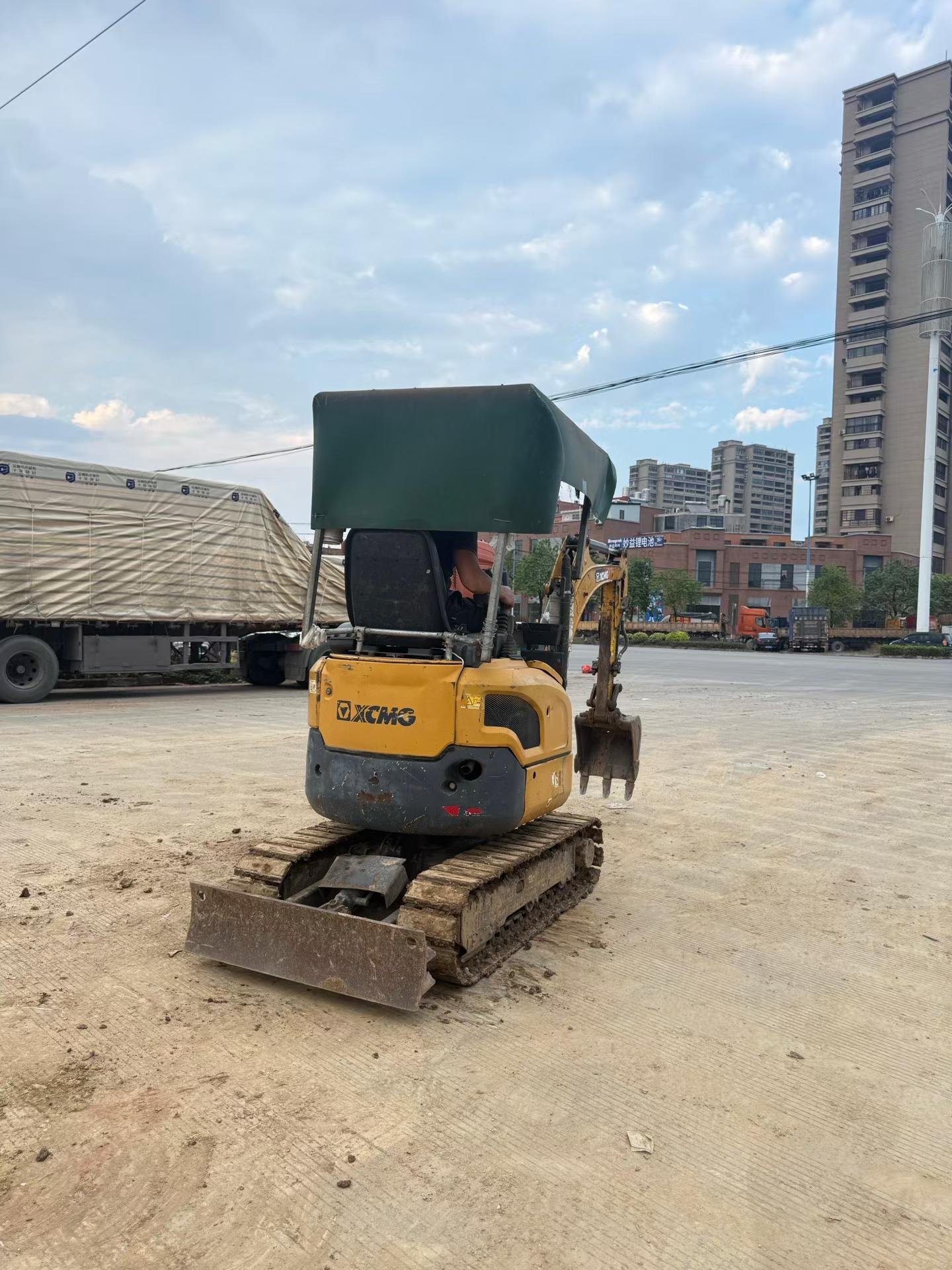 Buy XCMG XE15 Used Excavator / 5