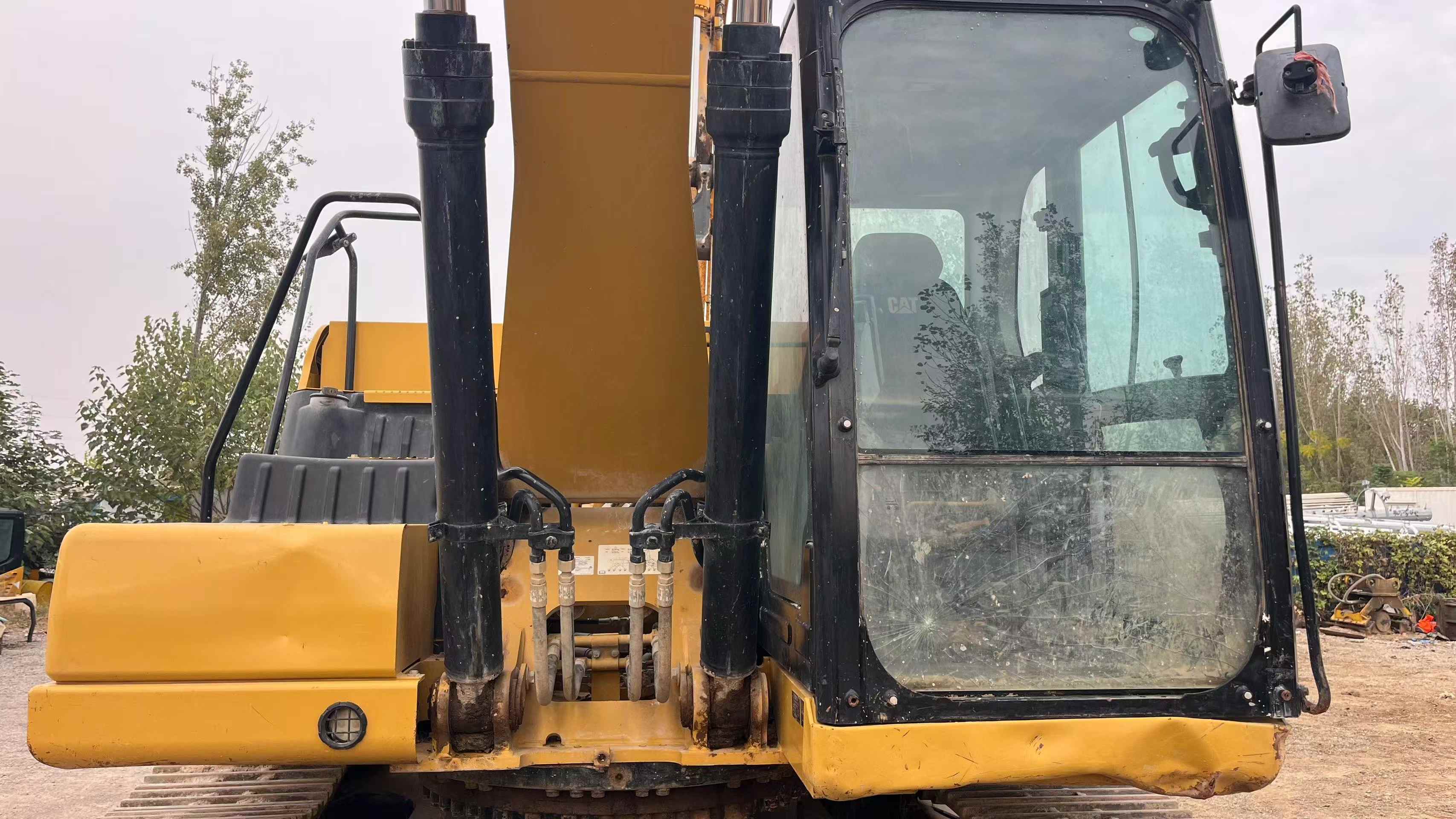 Compre Excavadora Caterpillar 323 Usada / 4
