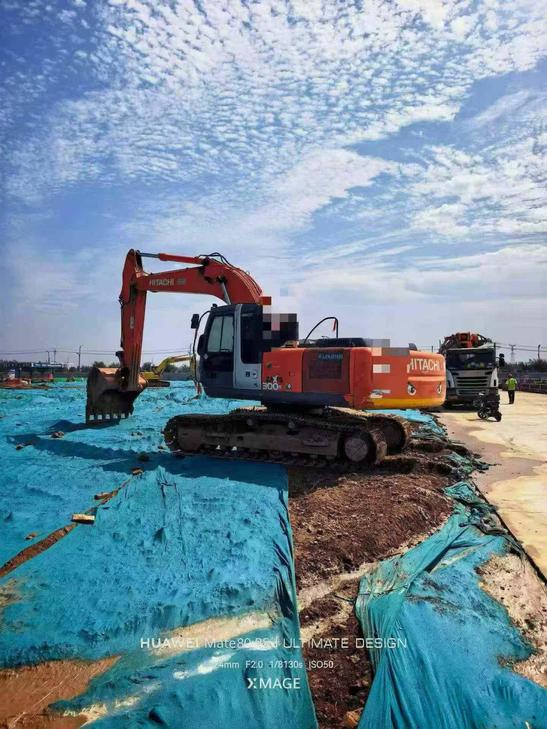 Buy Hitachi ZX240 Used Excavator / 1