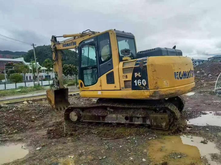 Buy Komatsu PC130 Used Excavator / 1