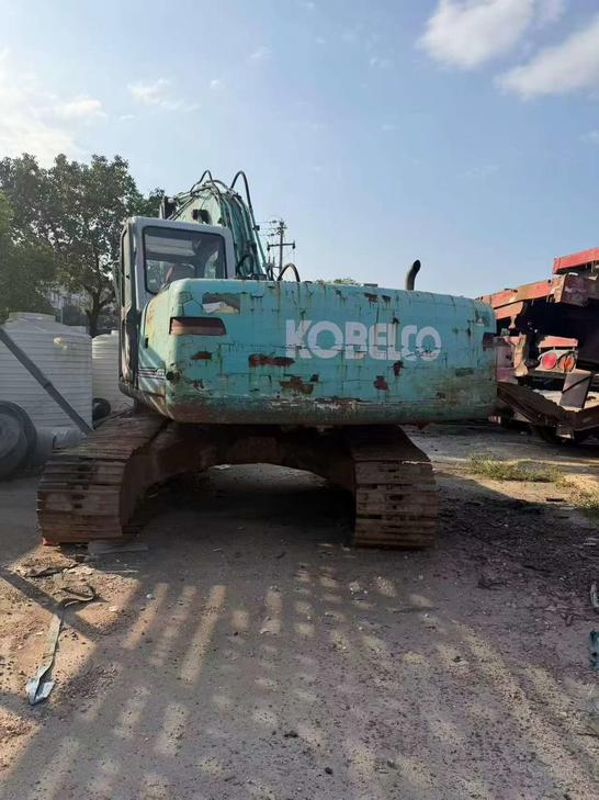 Buy Kobelco SK200-6 Used Excavator / 1