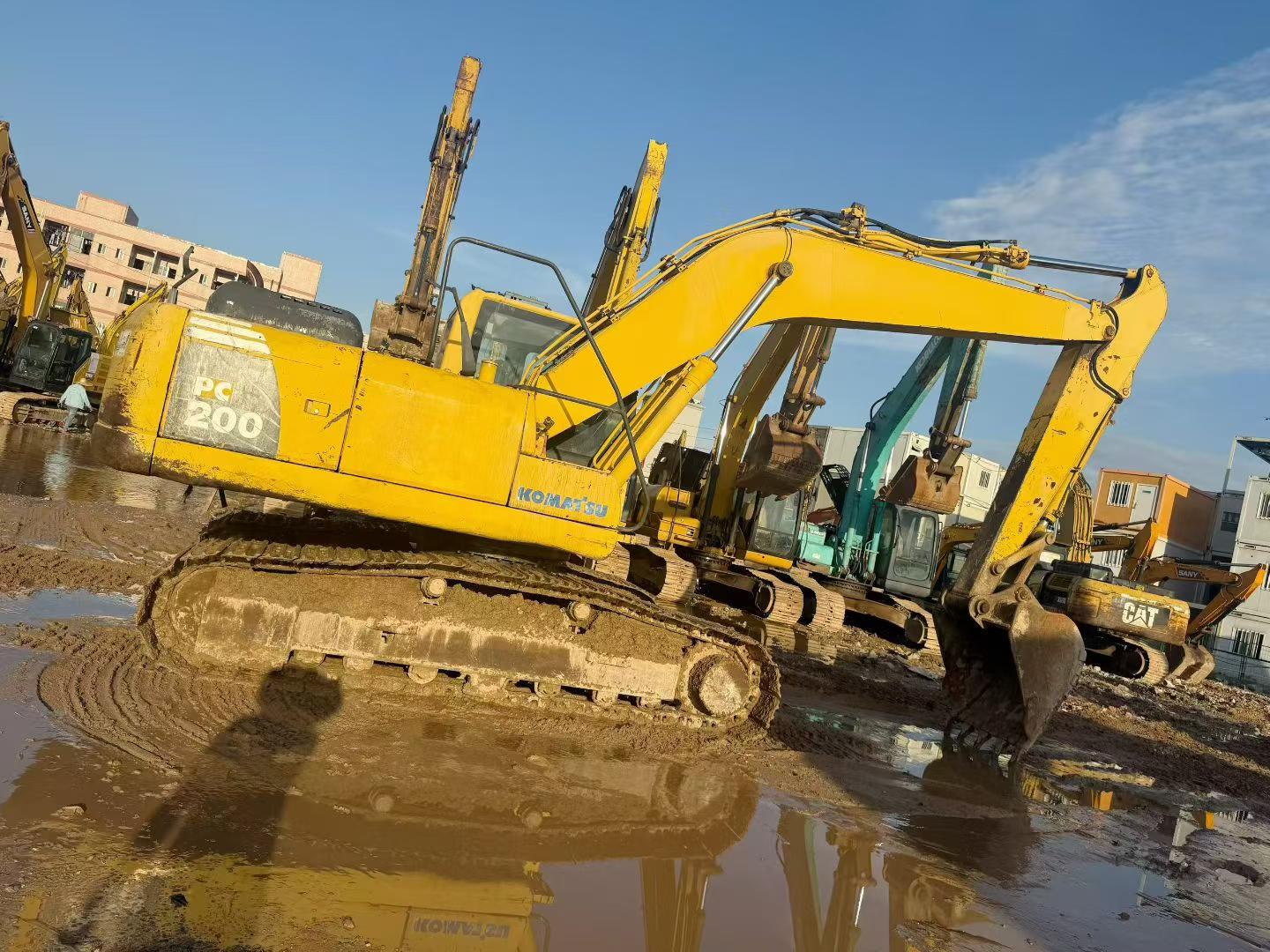 Buy Komatsu PC200-8 Used Excavator / 2