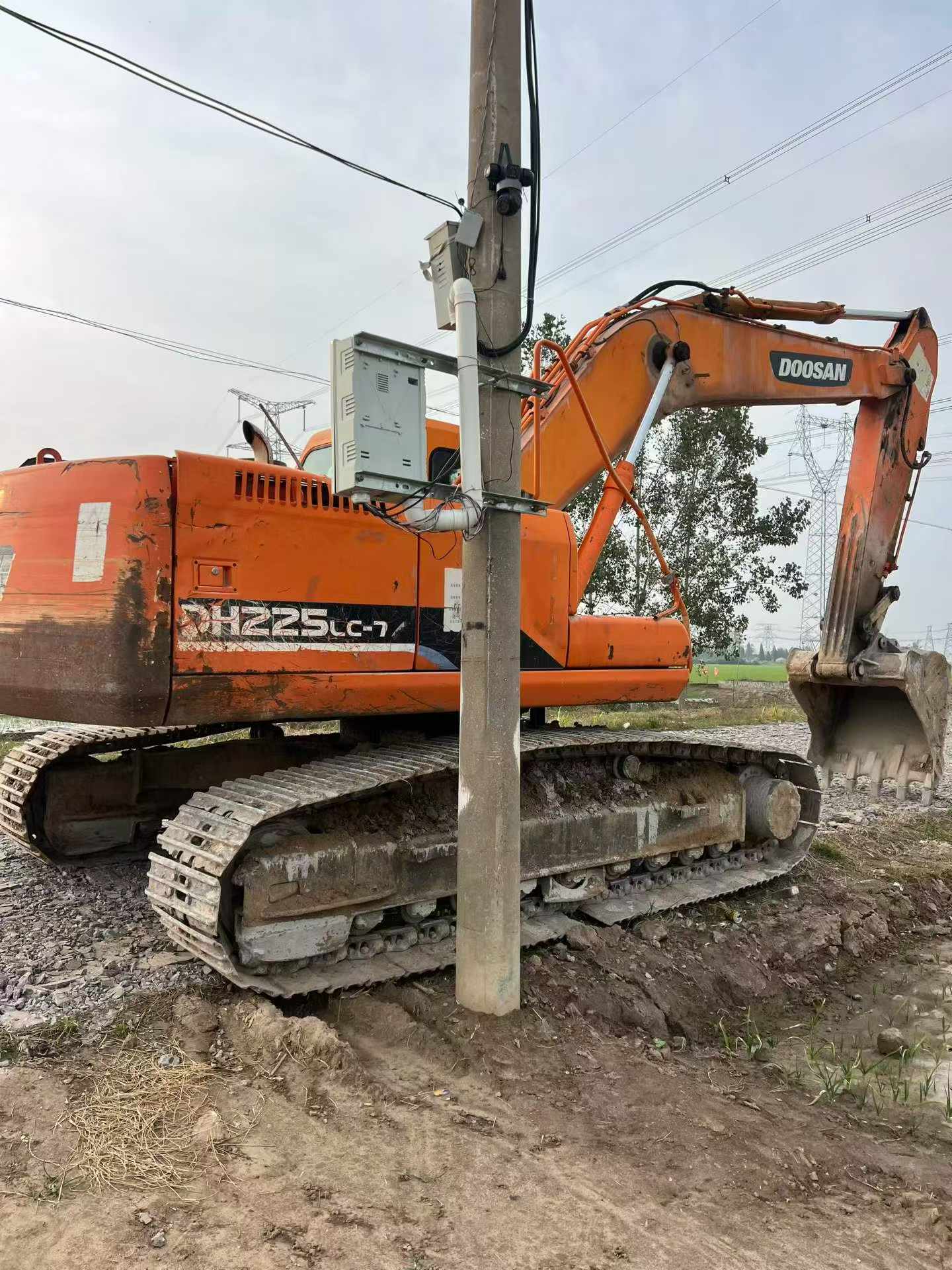 Buy Doosan DH225-7 Used Excavator / 2
