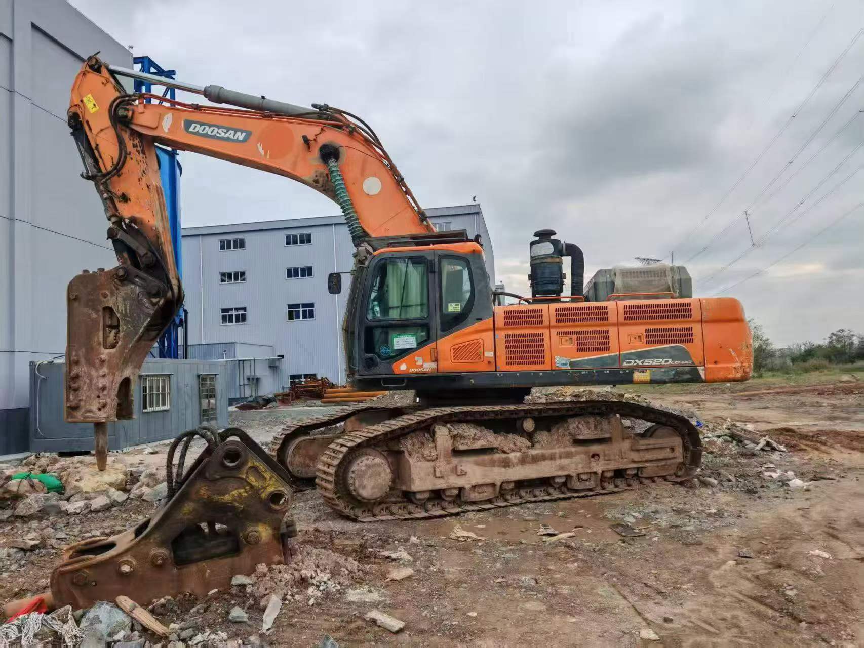 Buy Doosan DX520LC Used Excavator / 2