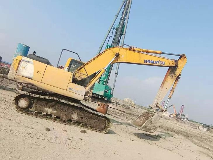 Buy Komatsu PC200 Used Excavator / 1