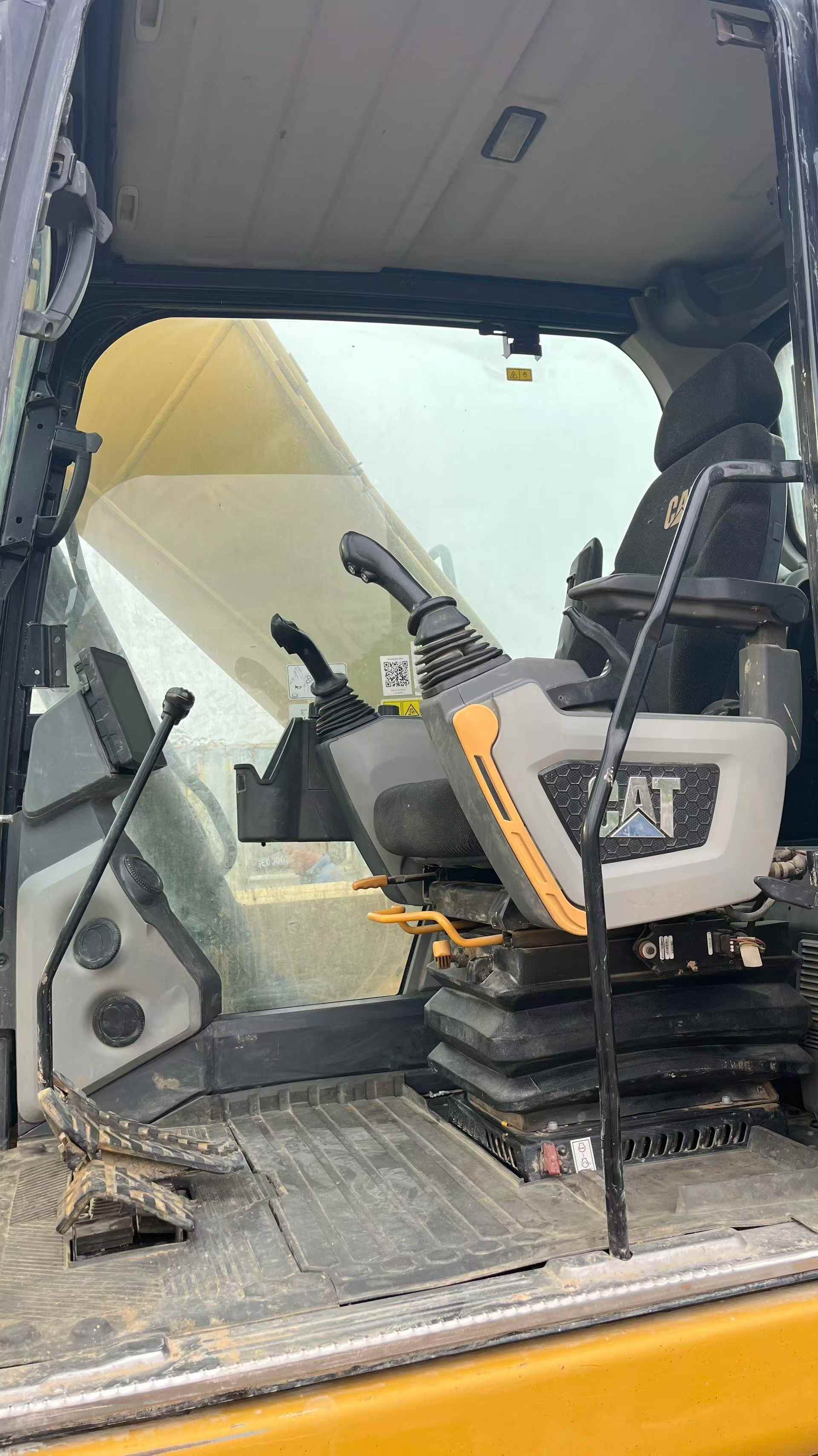 Compre Excavadora Caterpillar 323 Usada / 9