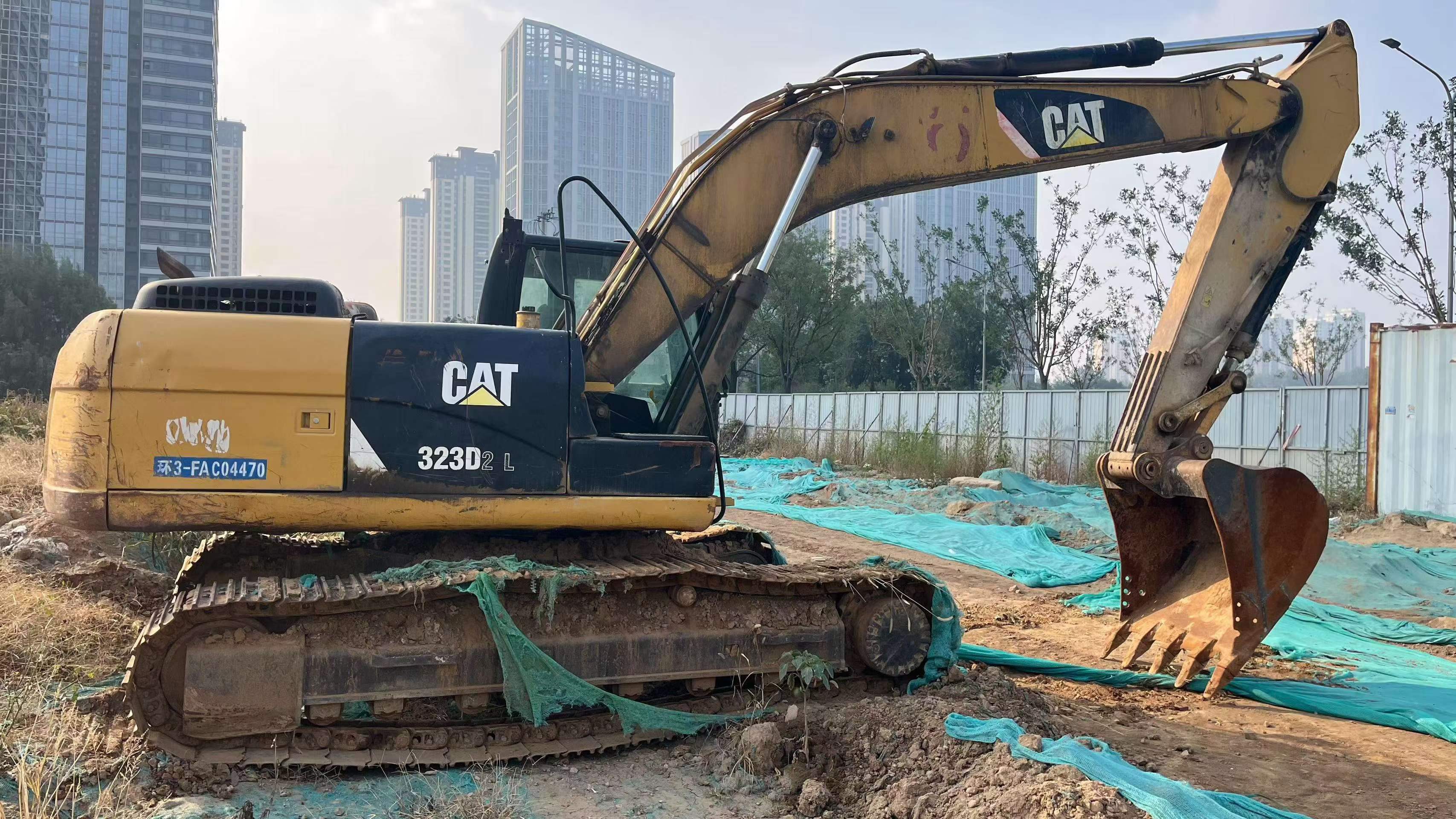 Buy Caterpillar 323D2L Used Excavator / 2