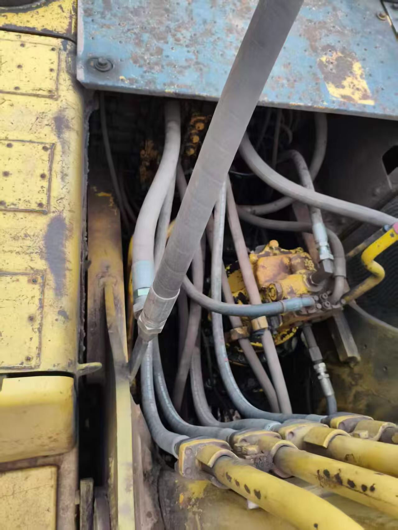 Buy Komatsu PC240-6 Used Excavator / 4