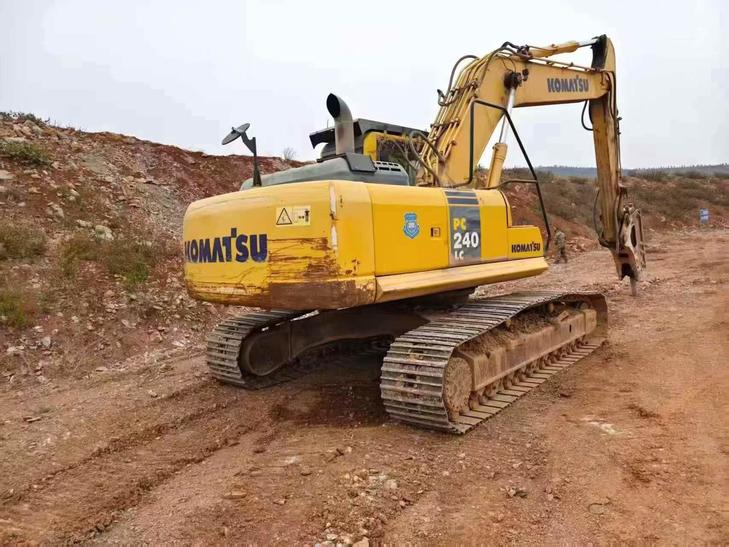Buy Komatsu PC240-6 Used Excavator / 1