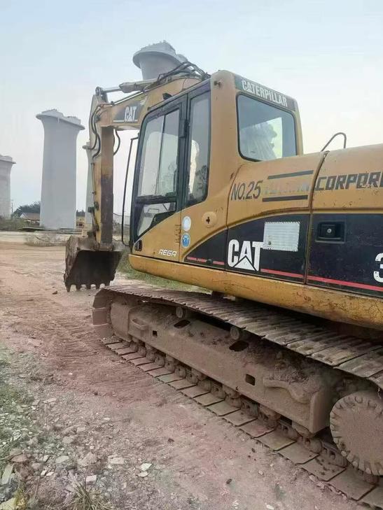 Buy Caterpillar 320C Used Excavator / 1