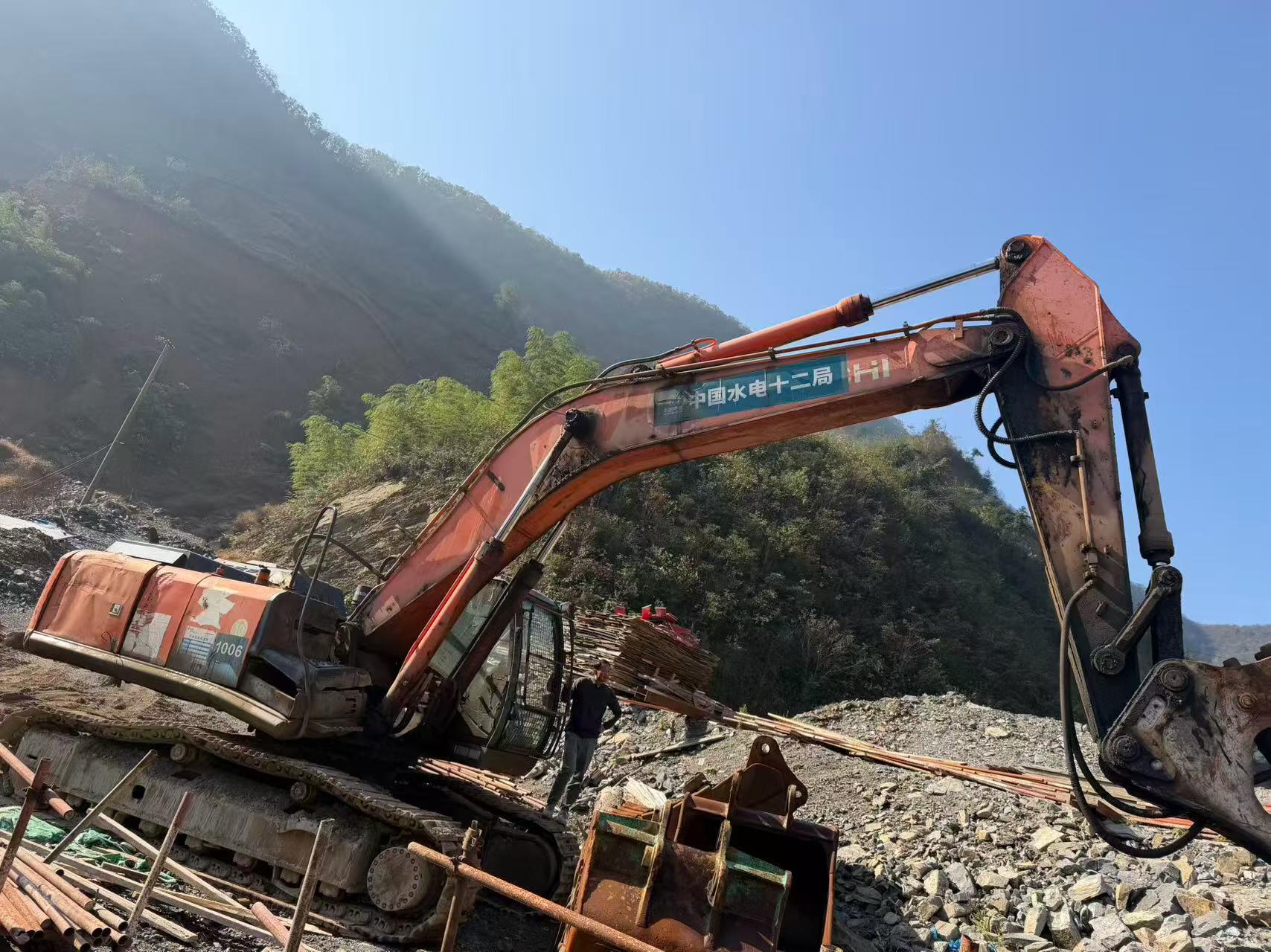 شراء حفارة Hitachi EX360-5 مستعملة / 9