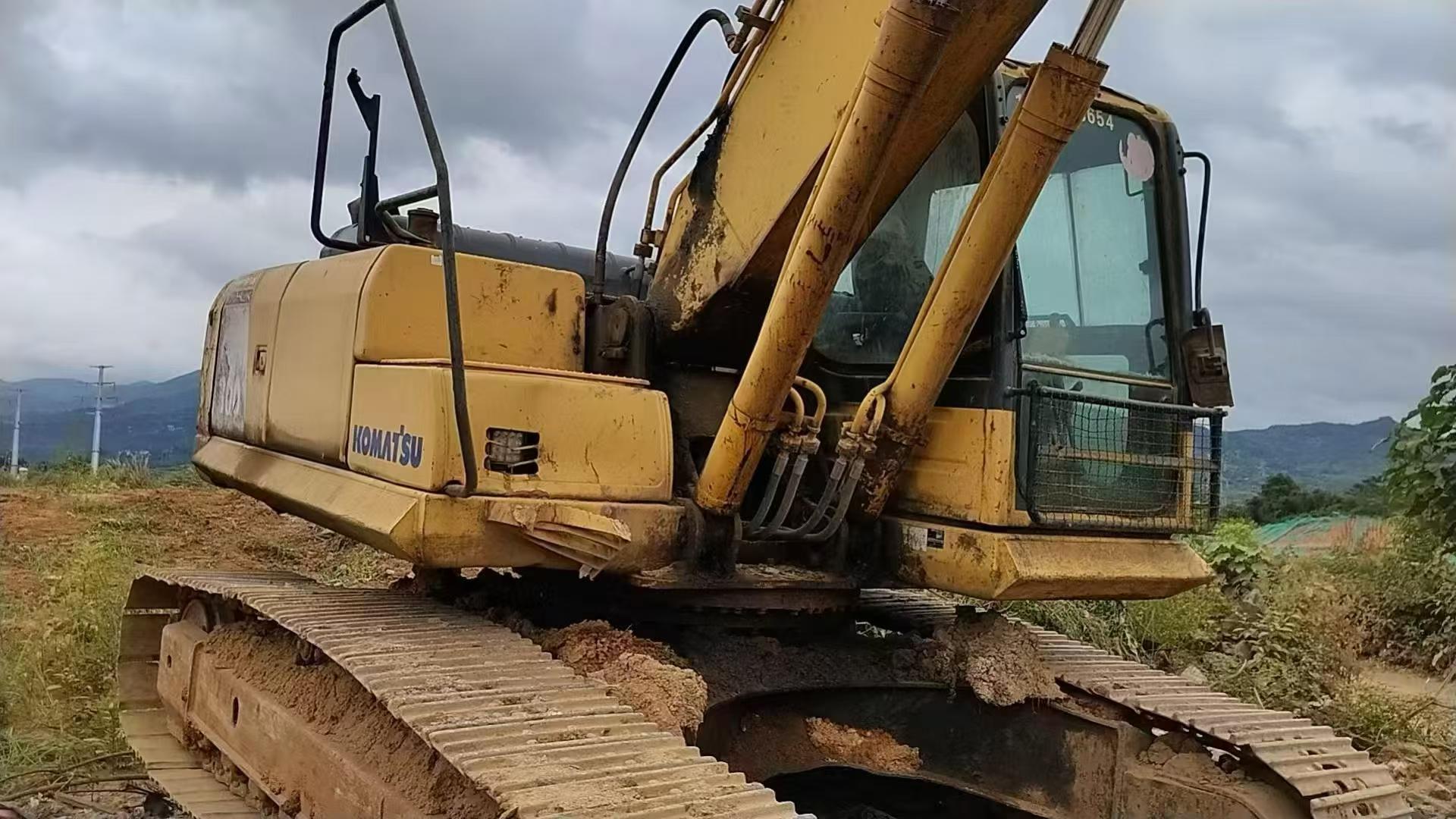 Buy Komatsu PC200-8 Used Excavator / 5