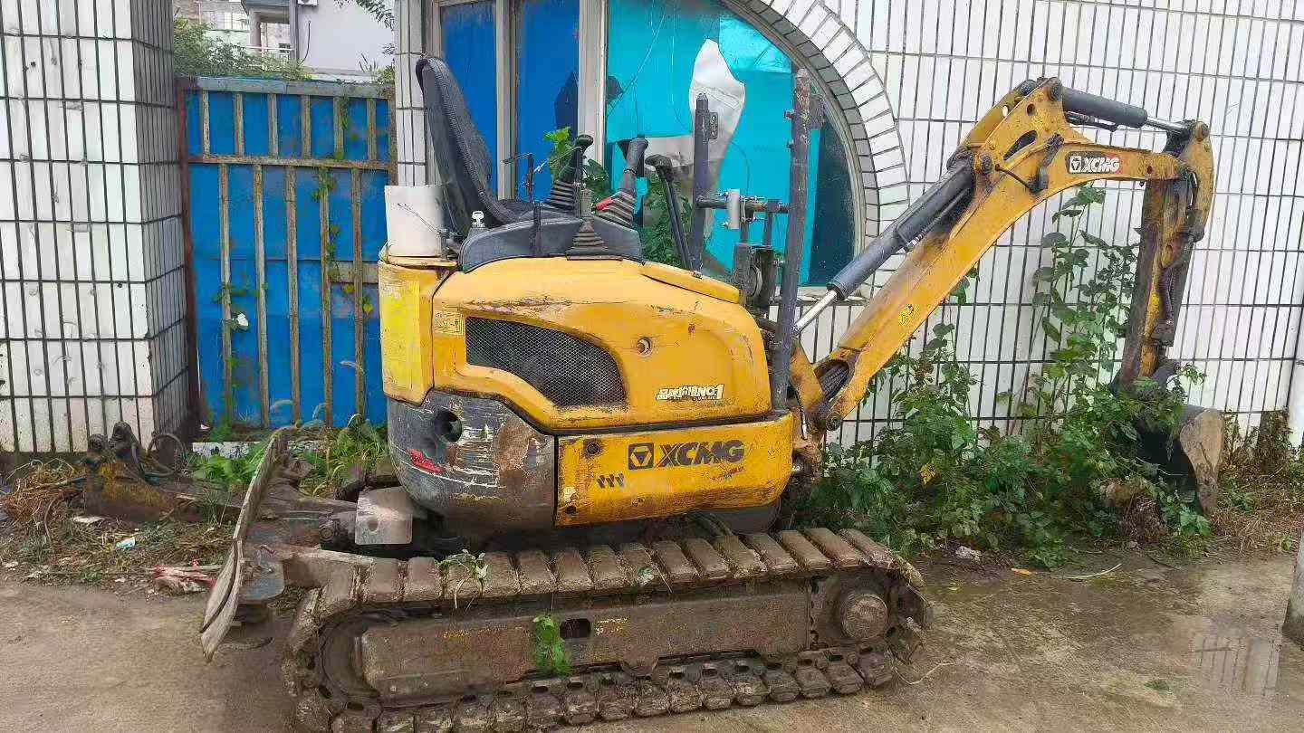 Buy XCMG XE15 Used Excavator / 3