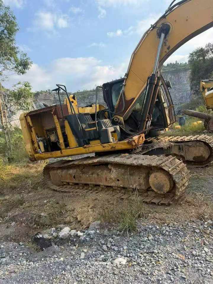 Compre Escavadeira Caterpillar 320A Usada / 5