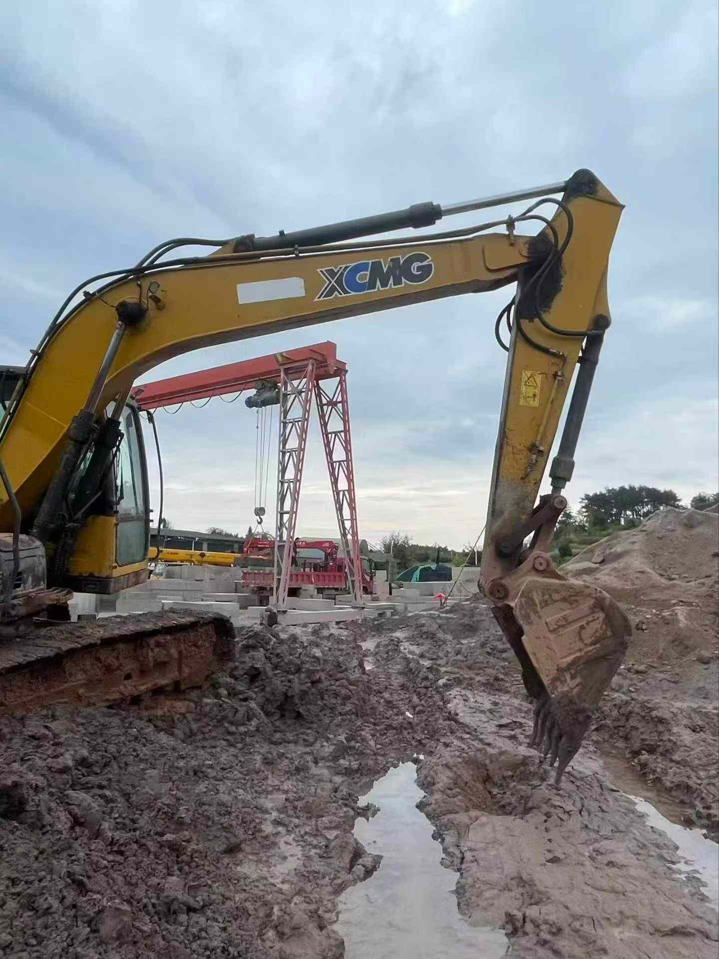 Buy XCMG XE135B Used Excavator / 7
