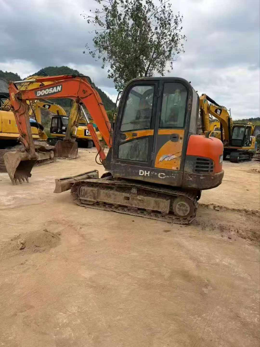 Buy Doosan DH60 Used Excavator / 9
